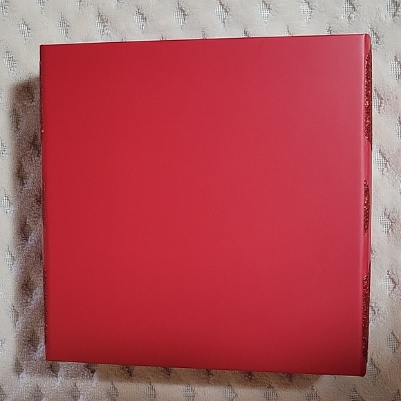 ESTĒE LAUDER GIFT BOX 6.5"×6.5" - Picture 2 of 8